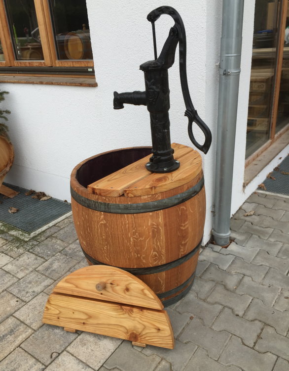 pumpfass 225 liter mit Schwengelpumpe und Deckel